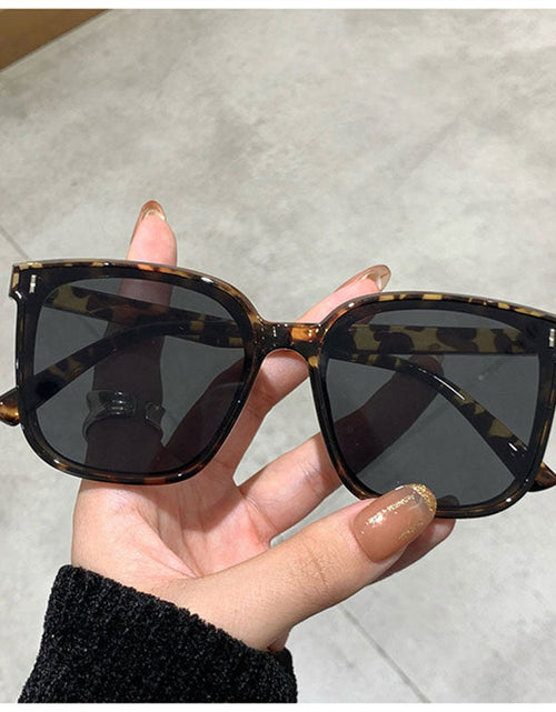 Load image into Gallery viewer, Vintage Square Sunglasses
